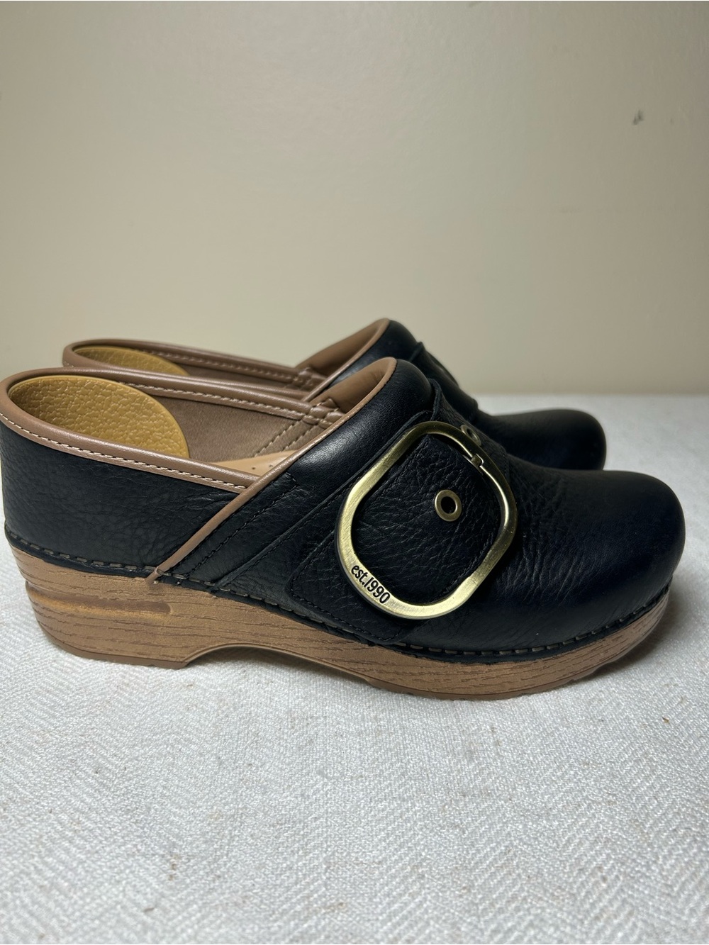 Excellent Dansko Pearson Women's Clogs, Black Tumbled, W37